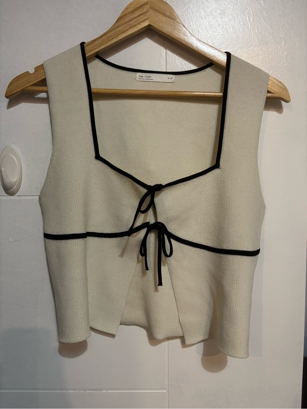 OAK + FORT Cream Knit Tie-Front Tank with Black Piping
